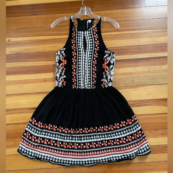 Short Keyhole Dress - Picture 7 of 7